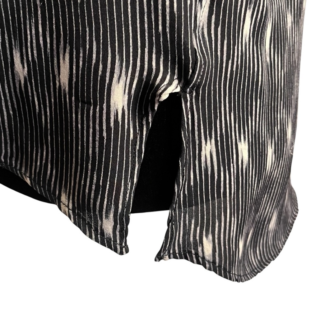 Brochu Walker Ikat Printed Split Back Silk Blouse Black/White — Medium - Picture 7 of 10